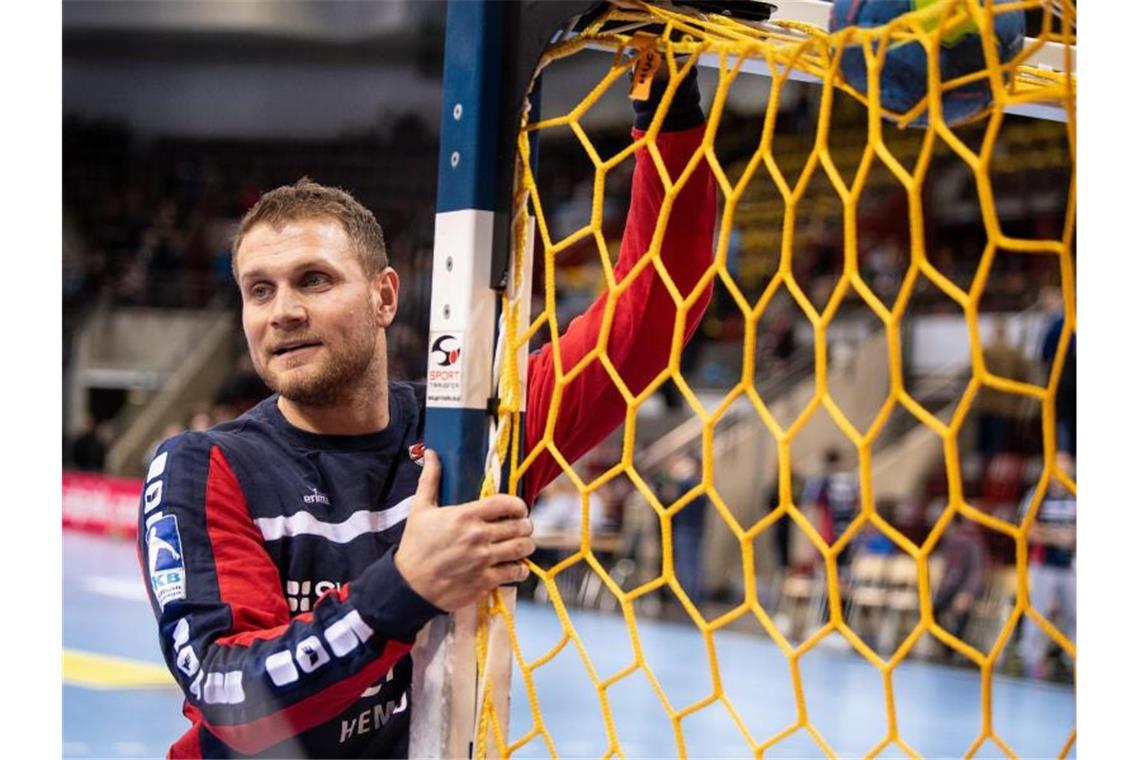 Bietigheim löst Vertrag mit Handball-Weltmeister Kraus auf Bietigheimer Michael Kraus wärmt sich vor dem Spiel auf. Foto: Fabian Sommer/dpa/Archivbild