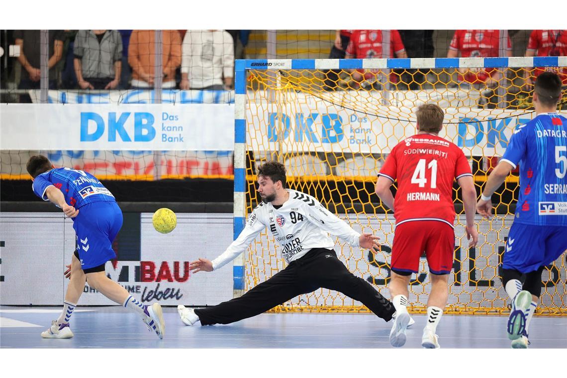 Lenny Rubins Gewaltwurf entscheidet Handball-Derby Bietigheims Keeper Daniel Rebmann machte in der 42. Minute Platz für Fredrik Genz, kam dann gegen Ende wieder zurück ins Tor.
