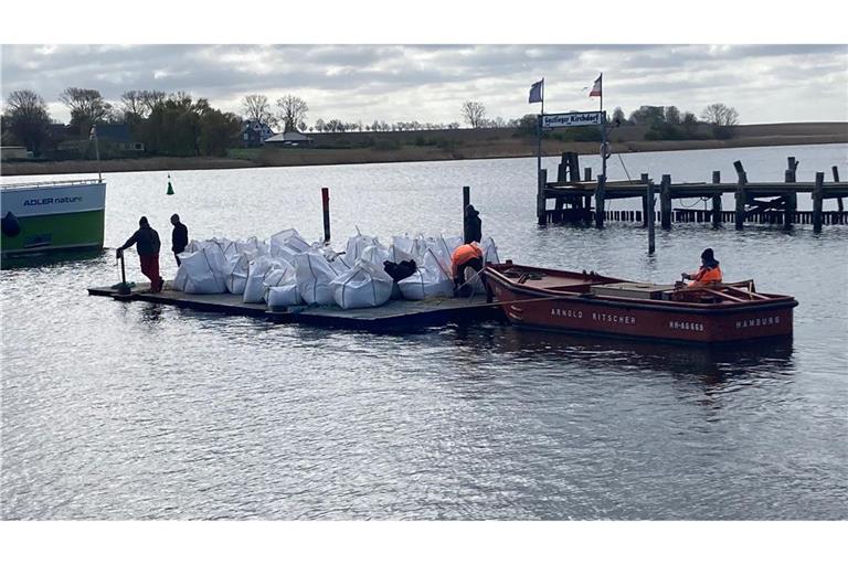 Big Bags auf dem Weg zum gestrandeten Buckelwal.