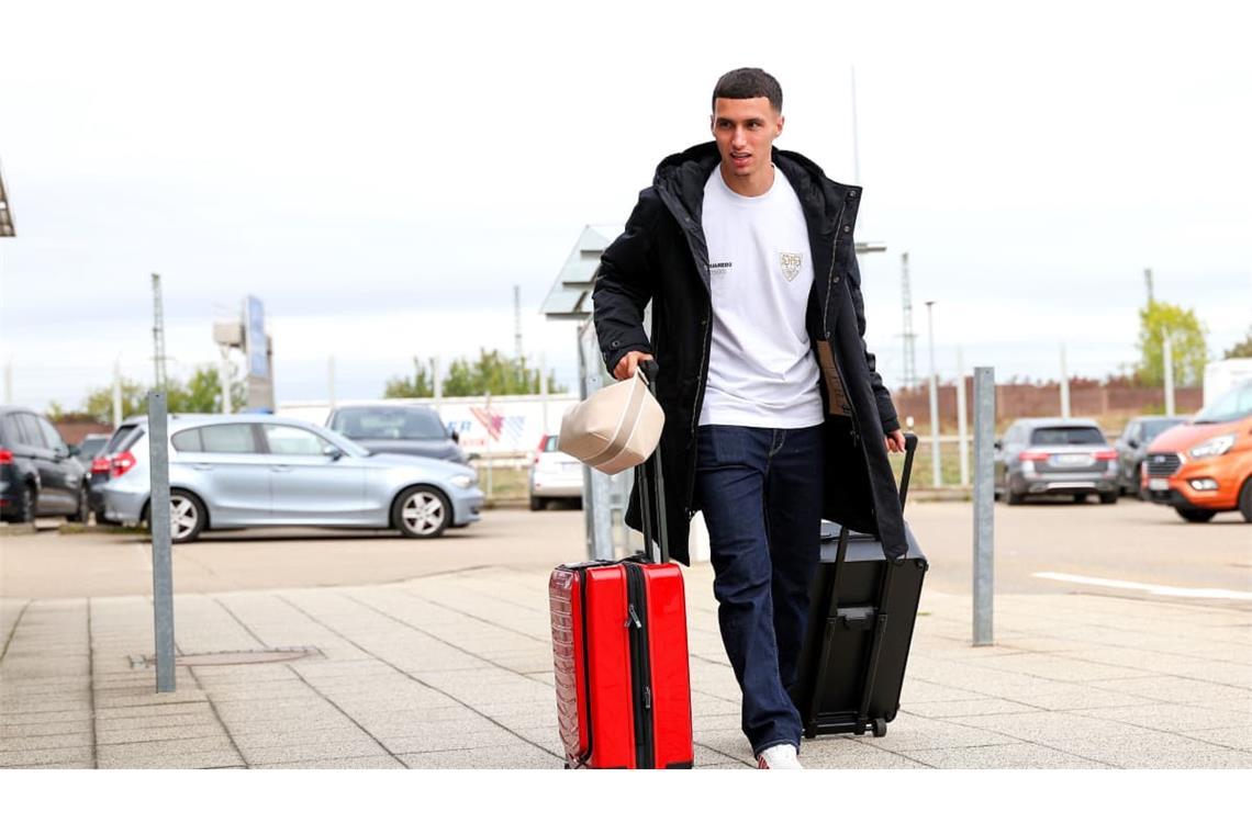 Bilal El Khannouss am Stuttgarter Flughafen