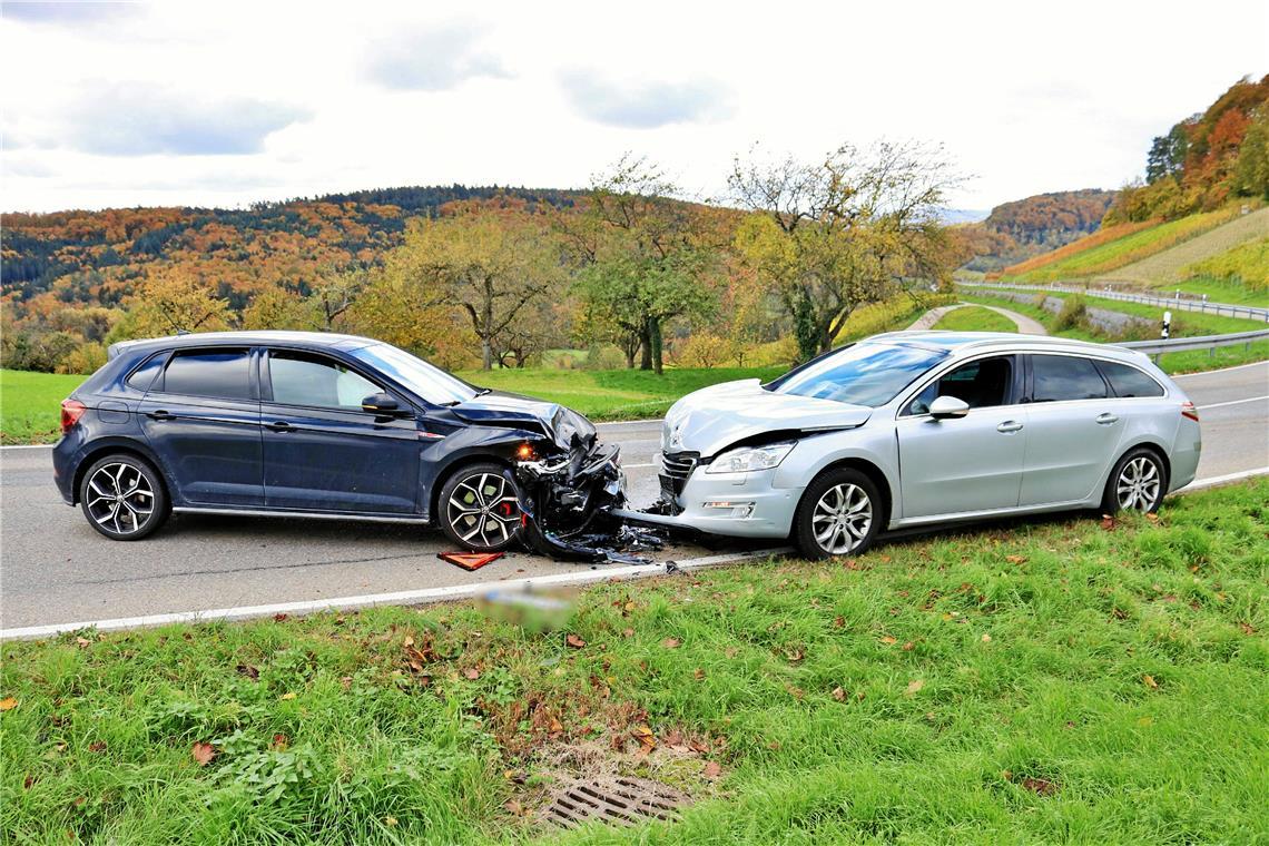Autofahrerin nach Frontalzusammenstoß verletzt