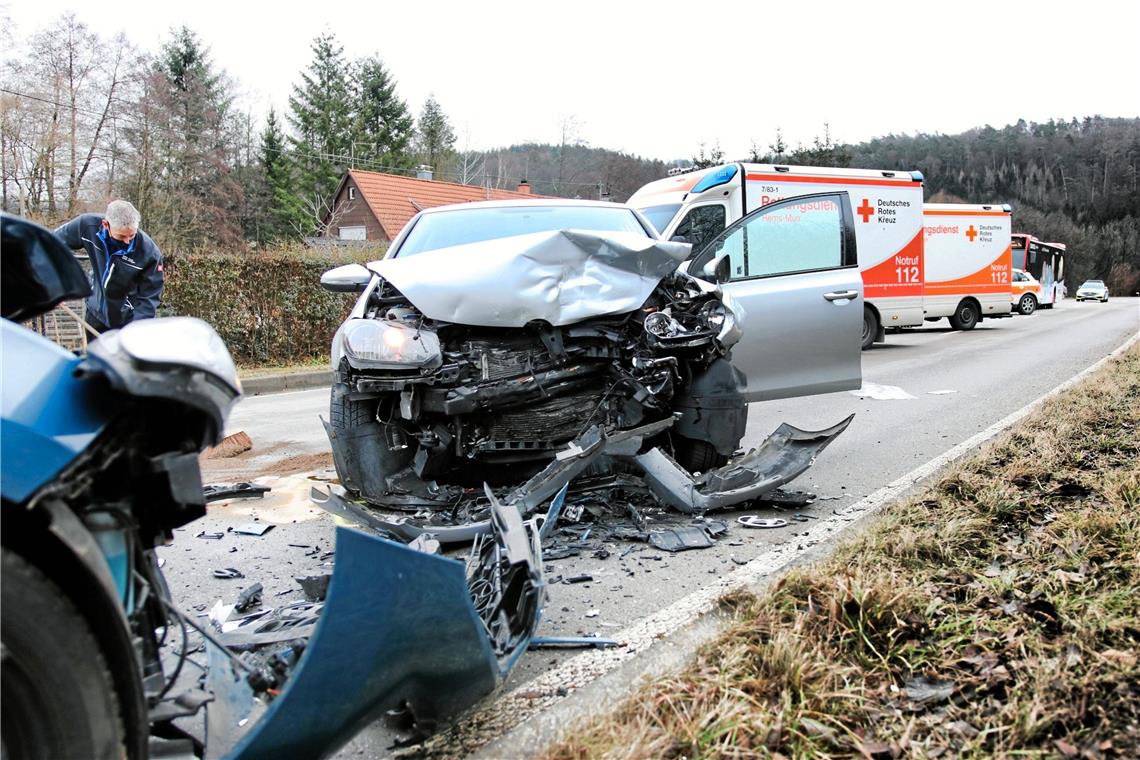 Zwei Verletzte bei Frontalzusammenstoß