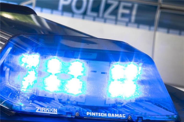 Porsche gegen Baum, zwei Schwerverletzte