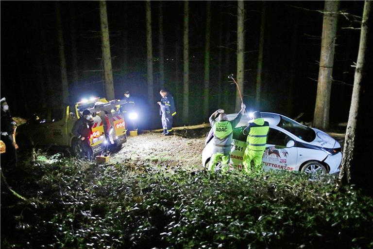 Mysteriöser Fund: gestohlenes Pizzakurier-Auto mitten im Wald