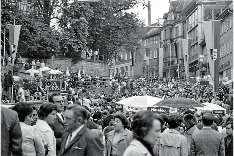 Böllerschüsse am Samstag, Riesenrad im Graben