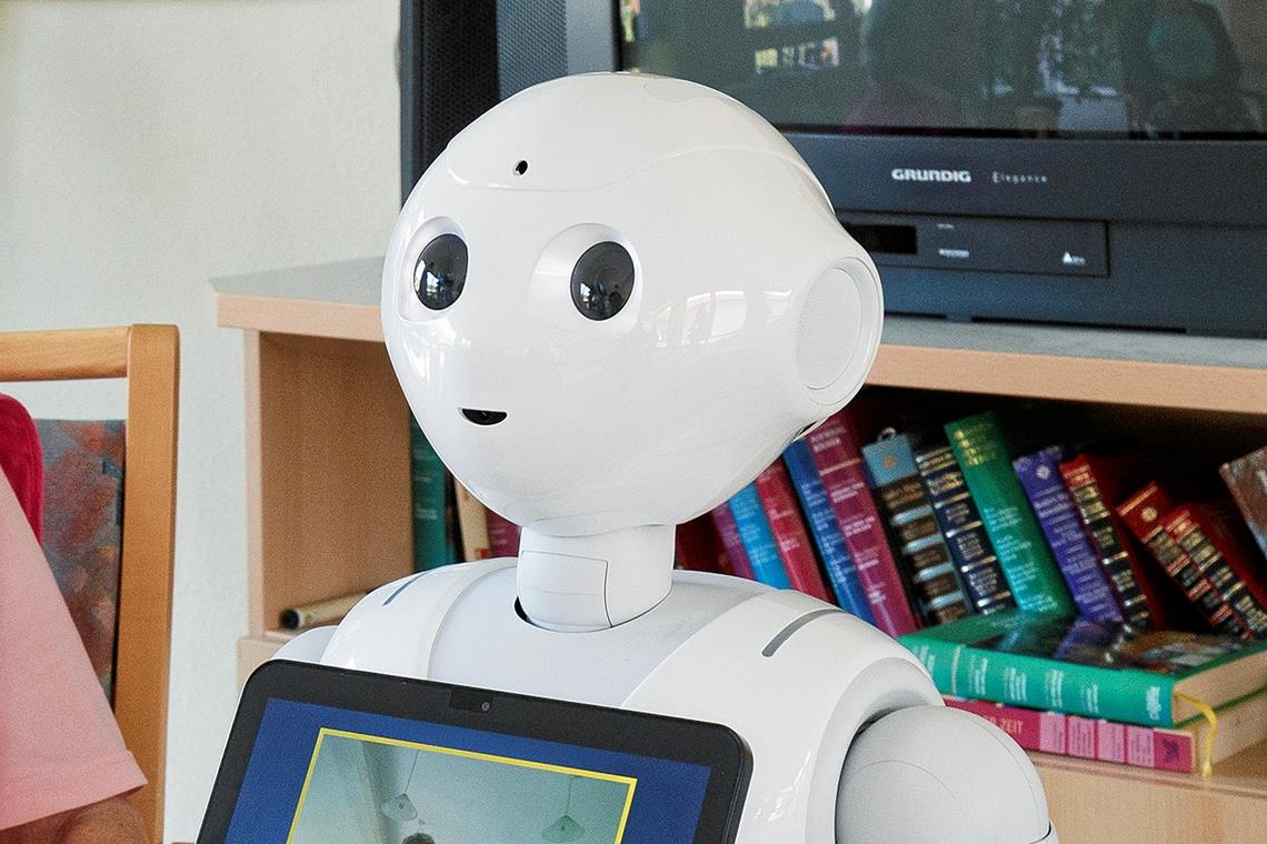 Roboter Paul ist der neue Star im Pflegeheim Roboter Paul ist der neue Star im Pflegeheim