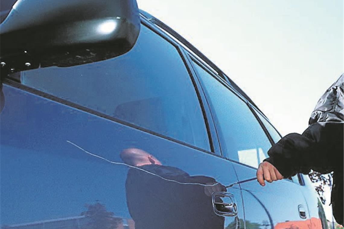 Vier Autos mutwillig zerkratzt, vier weitere beschmiert Vier Autos mutwillig zerkratzt, vier weitere beschmiert