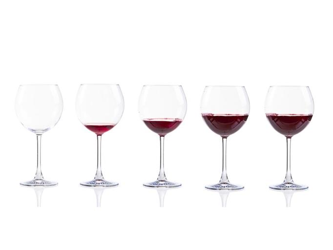 Wasserin den Wein