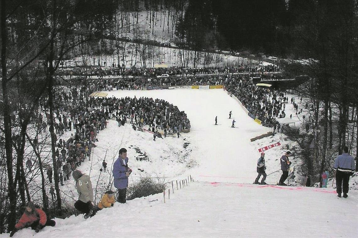 Ski-Adler, die durchs Lautertal fliegen Ski-Adler, die durchs Lautertal fliegen