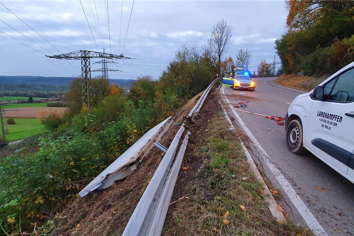 Lastwagen verliert Betonteile Lastwagen verliert Betonteile