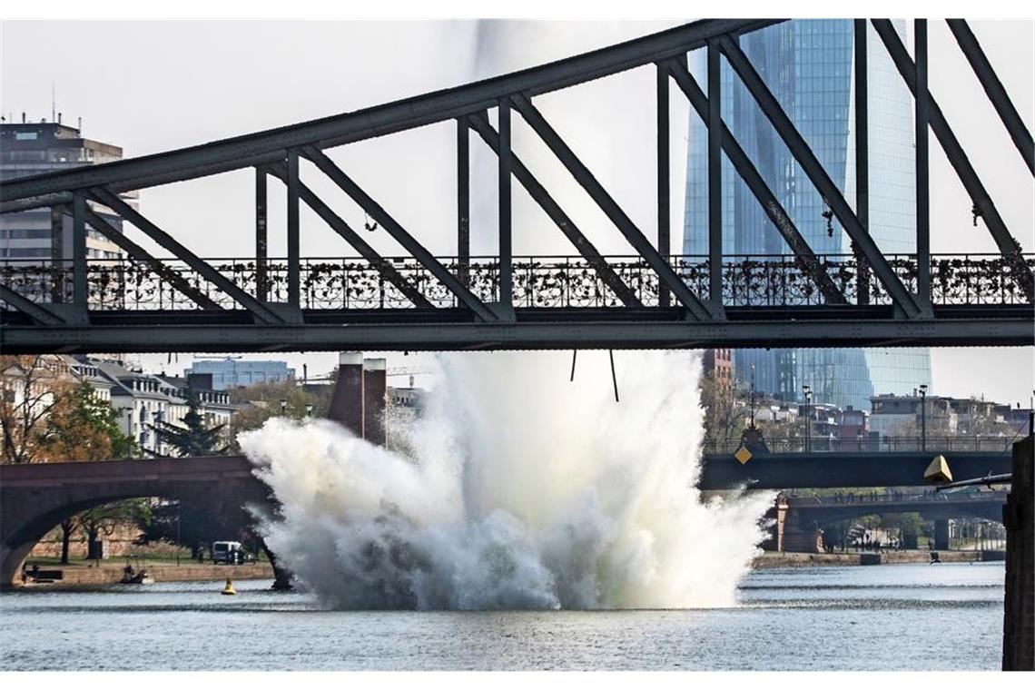 Weltkriegsbombe in Frankfurt gesprengt Weltkriegsbombe in Frankfurt gesprengt