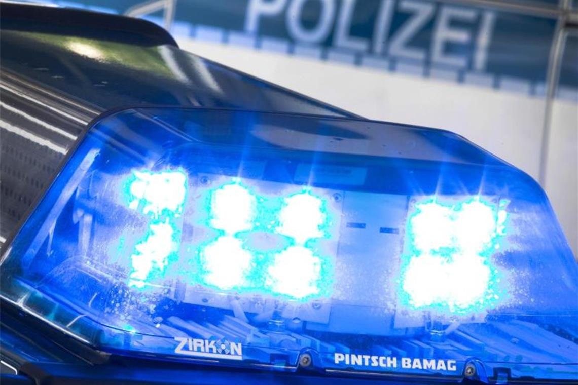 Lottostelle überfallen,
Frau verletzt