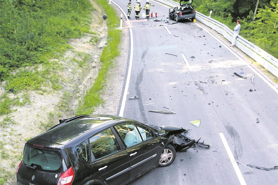 Schwerer Verkehrsunfall zwischen Kleinaspach und Rielingshausen