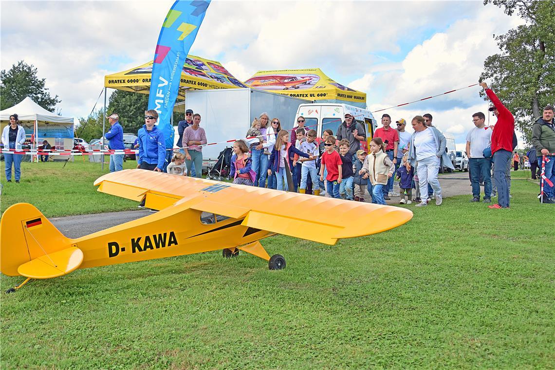 Modellflugfest in Aspach begeistert rund 1500 Besucher an zwei Tagen