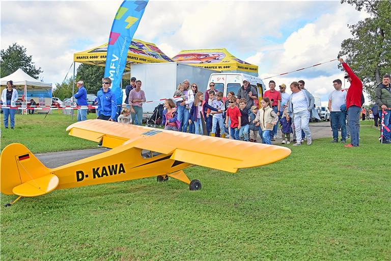 Modellflugfest in Aspach begeistert rund 1500 Besucher an zwei Tagen