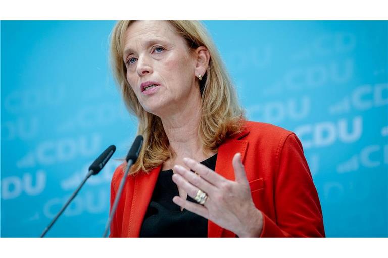 Bildungsministerin Prien berichtet von Überlegungen unter Juden, ob sie sich vorsorglich ein Finanzpolster im Ausland anlegen sollen.