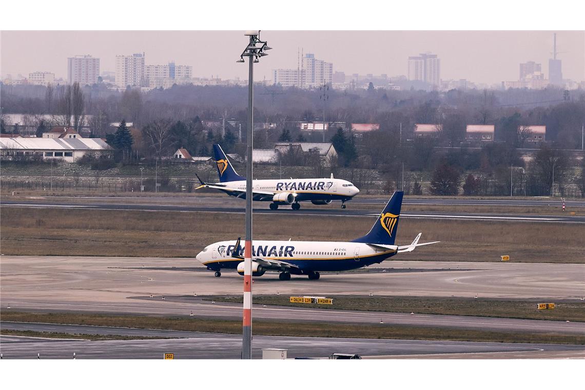 Billigflieger Ryanair: Hohe Kosten erwartet nach Milliardengewinn. (Archivbild)