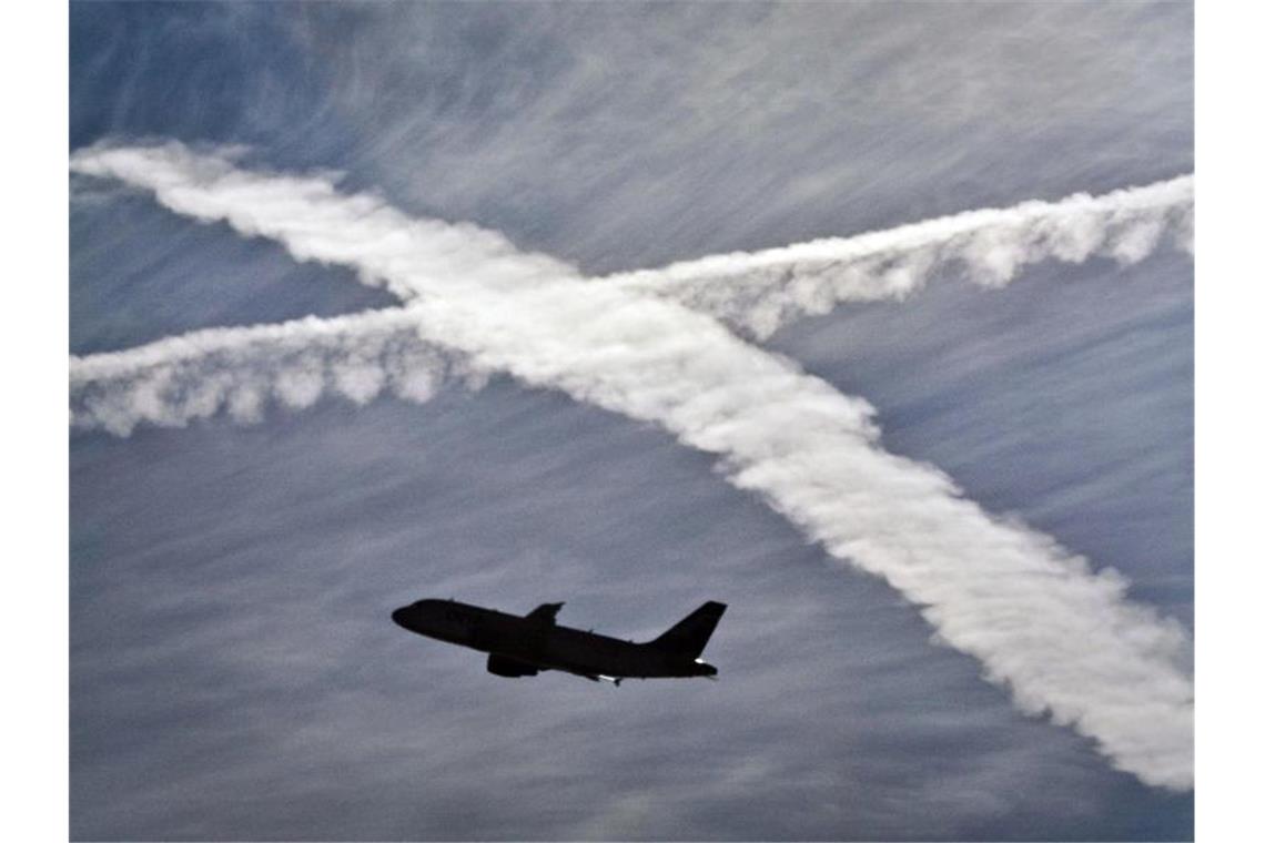 Billigflüge aus Deutschland werden laut einer Studie seltener. Foto: Frank Rumpenhorst/dpa