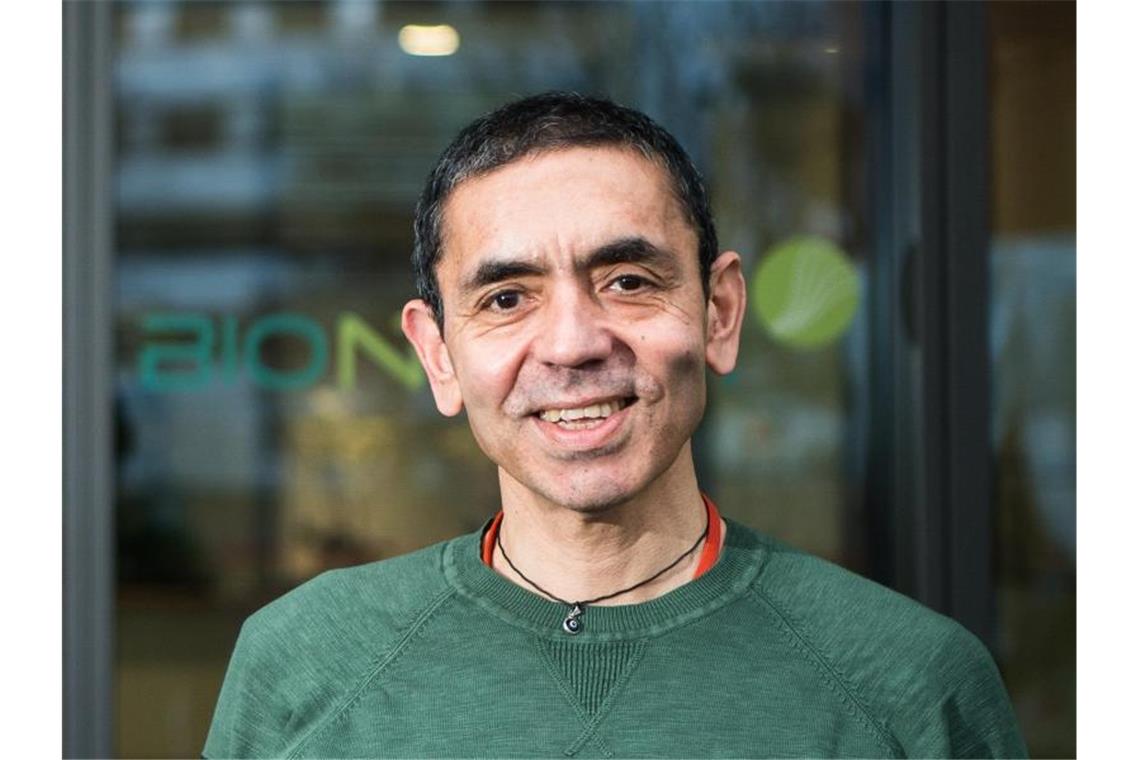 Biontech-Chef erwartet Rückkehr zur Normalität Ende 2021 Biontech-Chef Ugur Sahin. Sein Unternehmen und der US-Pharmakonzern Pfizer hatten am vergangenen Montag als erste westliche Hersteller vielversprechende Daten aus ihren klinischen Tests vorgelegt. Foto: Andreas Arnold/dpa