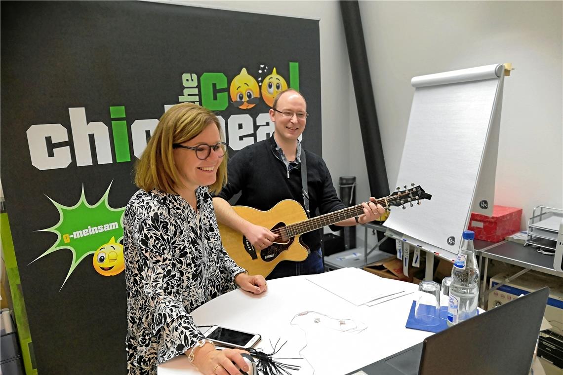 Birgit Kneiser, die pädagogische Begleitung der Band und Thomas Wildermuth, der sich um die Technik kümmert. Foto: privat