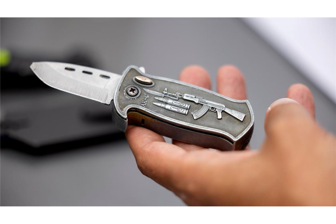 Bis 1. Oktober konnten Springmesser straffrei abgegeben werden. (Symbolbild)