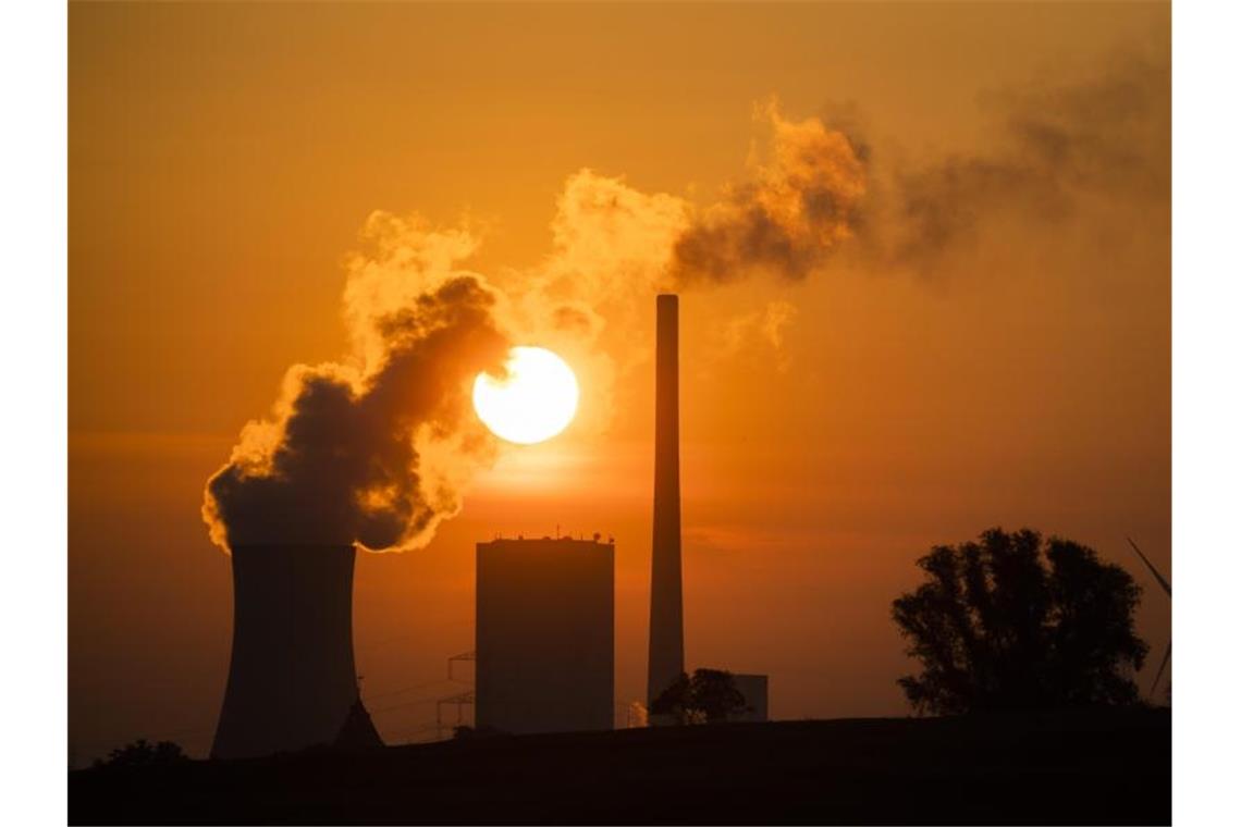 EU verpflichtet sich auf neues Klimaziel Bis 2030 will die EU ihren Ausstoß an Treibhausgasen um mindestens 55 Prozent unter den Wert von 1990 zu senken. Foto: Julian Stratenschulte/dpa