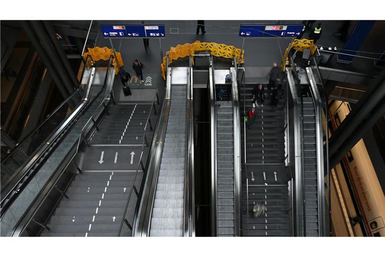 Bis auf weiteres gesperrt: 42 von 54 Rolltreppen im Berliner Hauptbahnhof. (Archivbild)