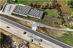 Bis Donnerstag wird der Verkehr täglich in der Zeit von 9 bis 15 Uhr mit einer Ampel durch den eingeschränkt befahrbaren Bereich geführt. Foto: Ulrich Maier