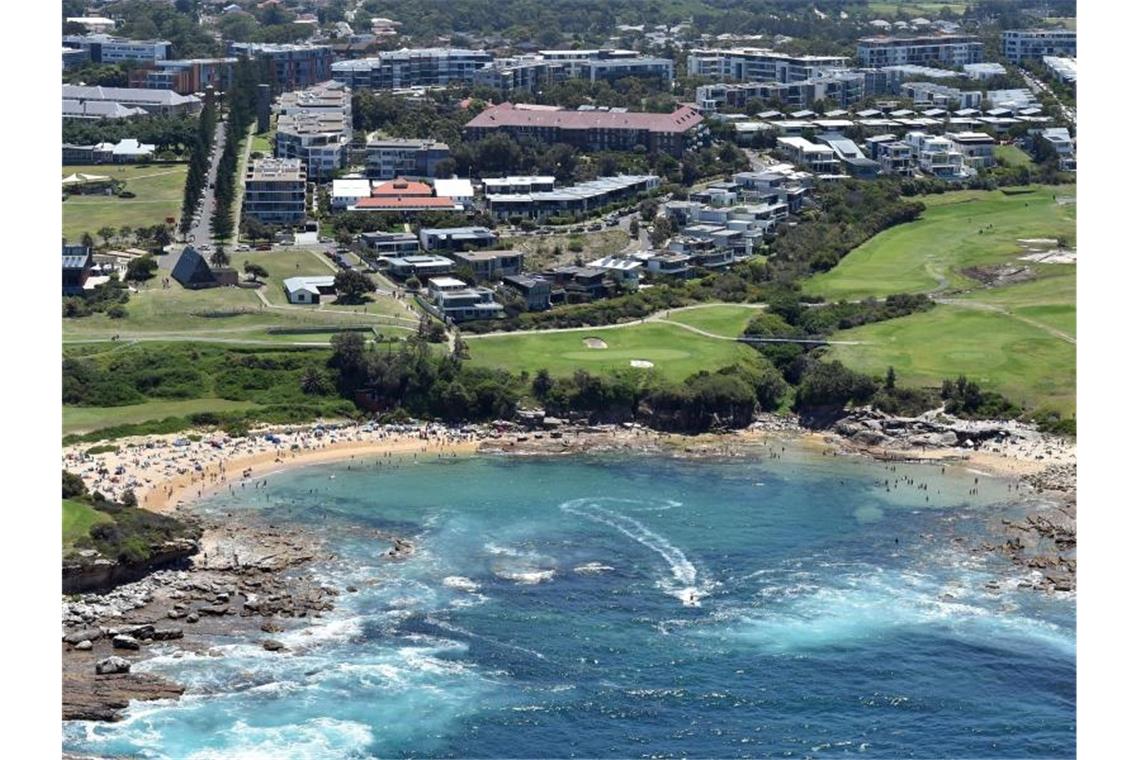 Tödliche Haiattacke: Schutzmaßnahmen um Sydney verstärkt Bis Ende Juni werden von Little Bay bis zum berühmten Bondi Beach täglich 15 intelligente Langleinen, sogenannte Smart-Drumlines, installiert. Foto: Mick Tsikas/AAP/dpa