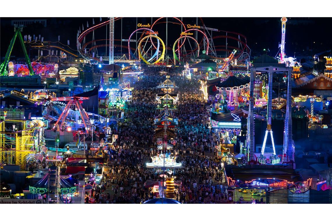 Bis in den späten Abend hinein blieb es voll auf dem Gelände.