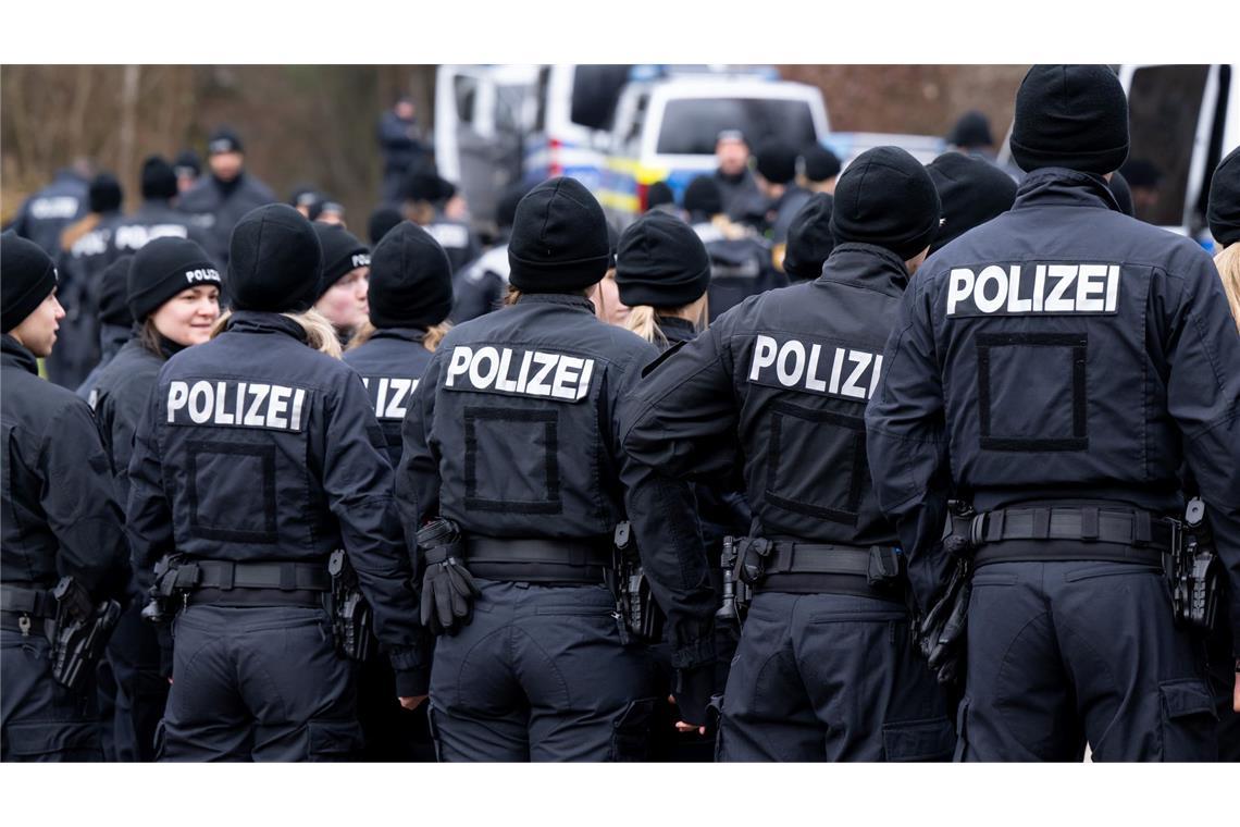 Bis zu 200 Polizisten waren bei der Suchaktion im Einsatz.