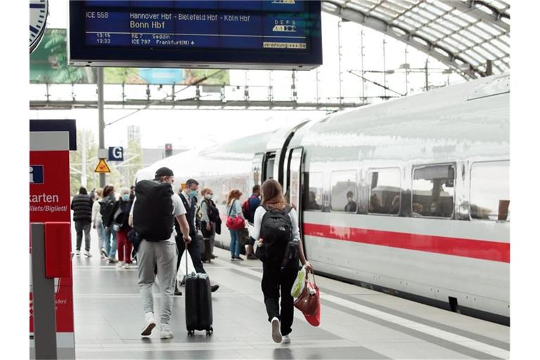 Bis zum Jahr 2030 sollen die größten Städte im Halbstundentakt verbunden sein. Foto: Carsten Koall/dpa