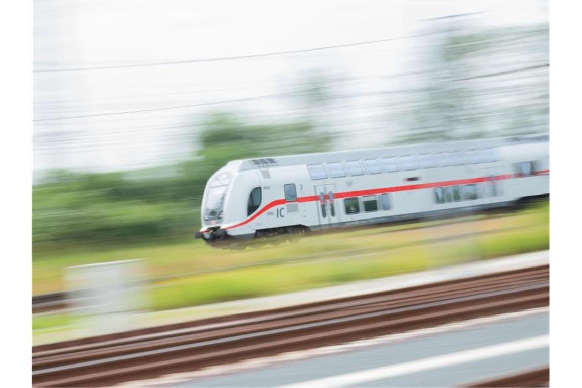Zittersommer für Bahnkunden Bis zum zum 9. August soll es bei den Lokführern keine Streiks geben. Foto: Julian Stratenschulte/dpa