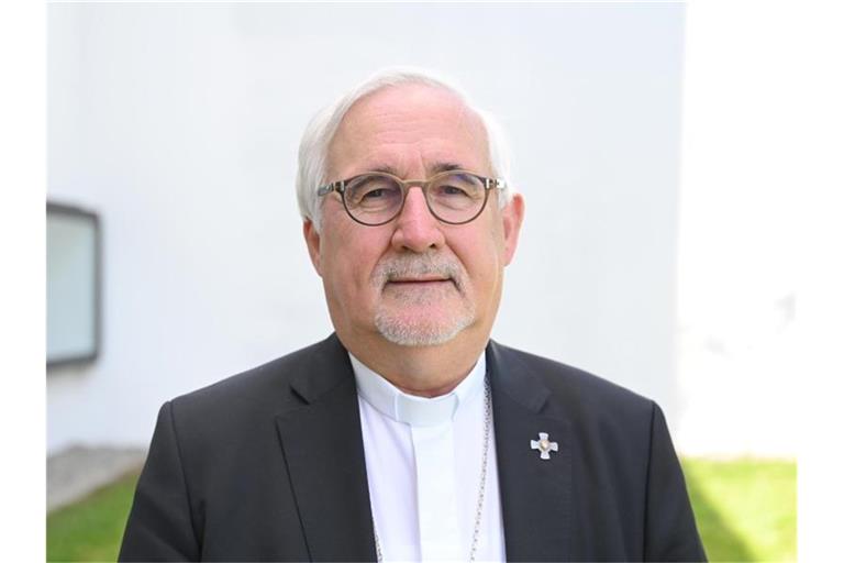 Bischof Gebhard Fürst schaut in die Kamera. Foto: Bernd Weißbrod/dpa