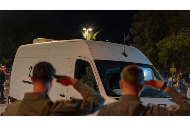 Bisher übergab die Hamas nur vier Särge. Laut Vereinbarung soll sie jedoch alle 28 toten Geiseln zurückgeben. (Archivbild)