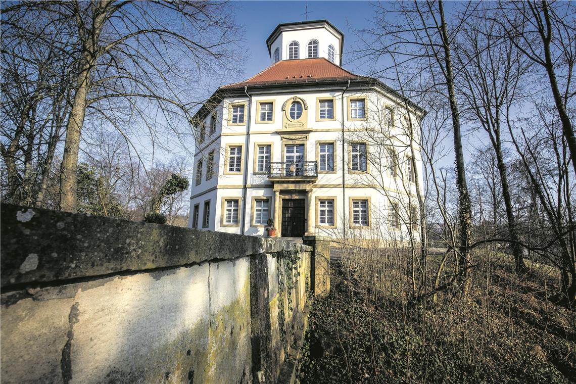 Bisher wurde das Vorhaben aufgeschoben, im kommenden Jahr sollen nun endlich die Sanierung der Rathausinsel und die Erneuerung der Wege im Schlossgarten starten. Archivfoto: A. Becher