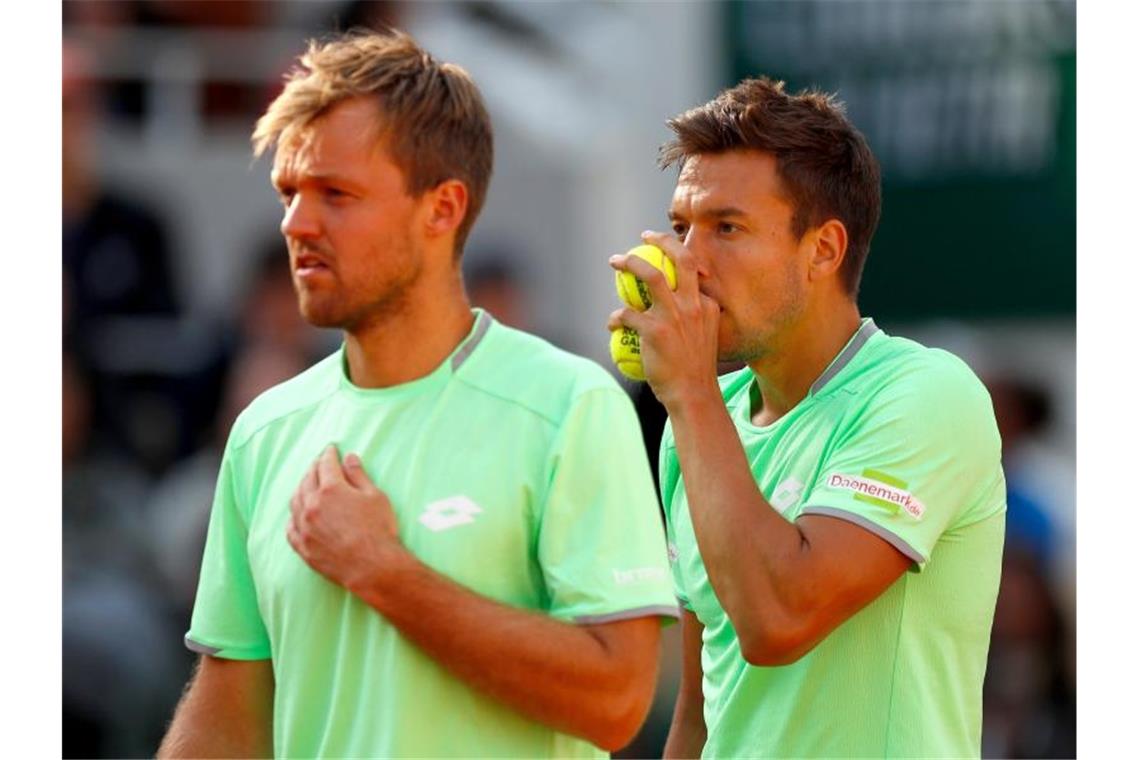 Bislang läuft es für Kevin Krawietz (l) und Andreas Mies auch bei den US Open gut. Foto: Pavel Golovkin/AP