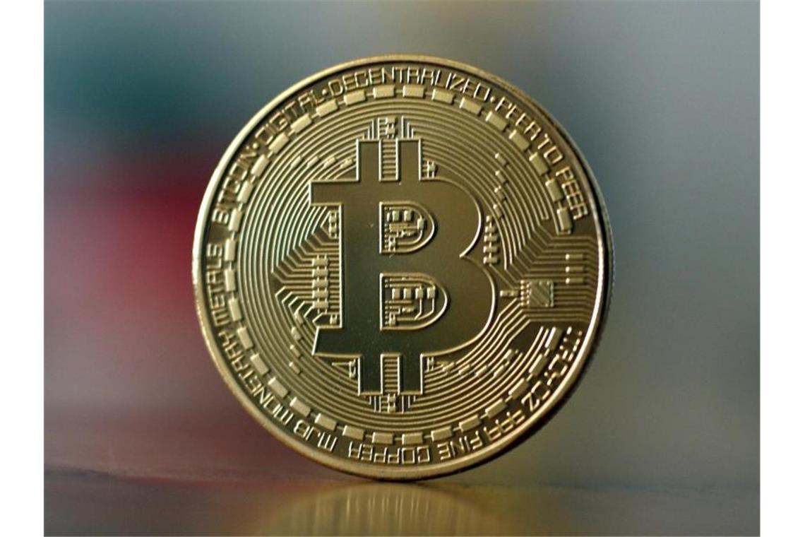 Verbotspläne für Bitcoin im EU-Parlament vorerst vom Tisch Bitcoin wird im EU-Parlament von einigen Fraktionen kritisch gesehen. Foto: Ina Fassbender/dpa