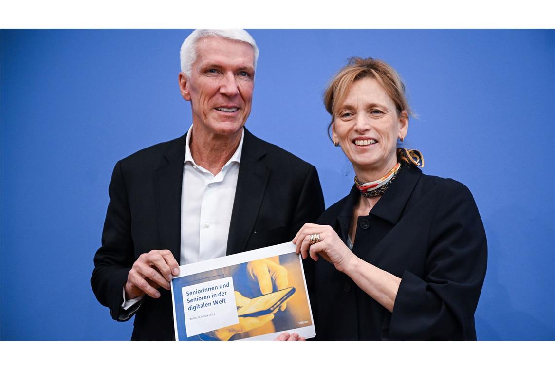 Bitkom-Chef Wintergerst und Seniorenministerin Prien stellten die Ergebnisse der Befragung "Seniorinnen und Senioren in der digitalen Welt" vor.