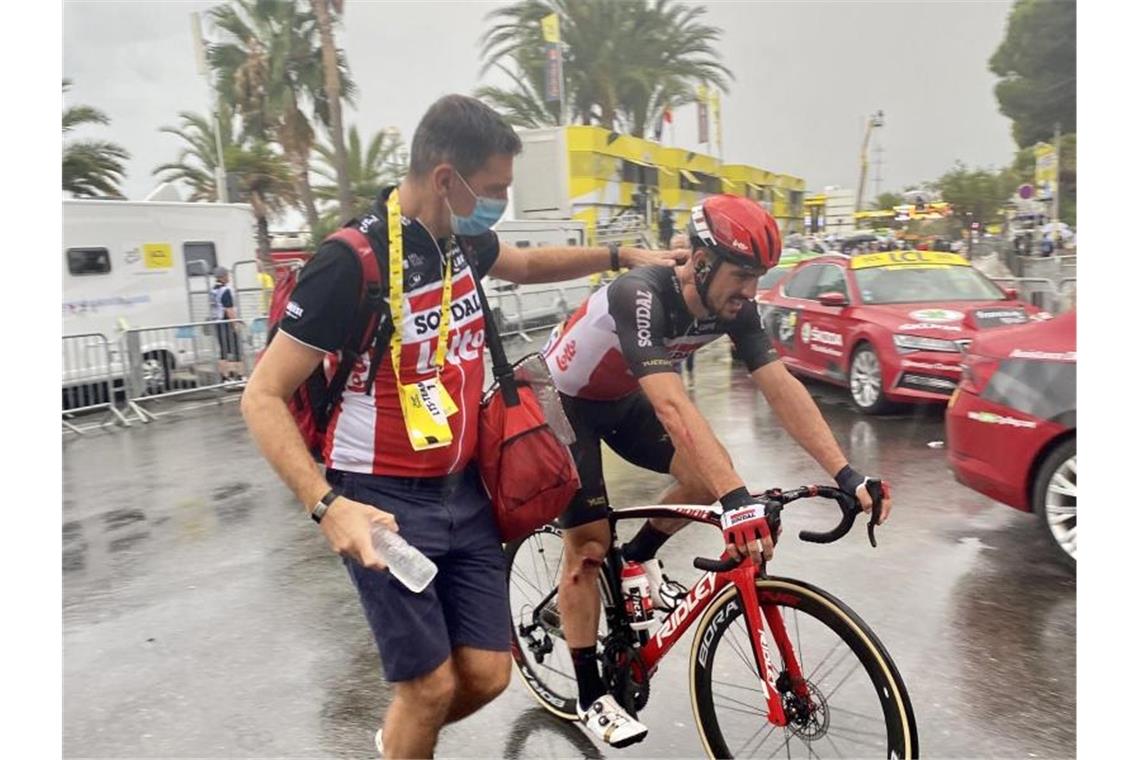 Buchmann nach Sturzfestival erleichtert - Degenkolb raus Bitter: Für John Degenkolb ist bereits nach der ersten Tour-Etappe Schluss. Foto: Ann Braeckman/BELGA/dpa