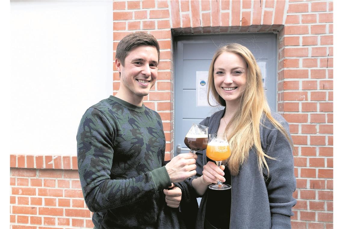 Björn Beigel und Melissa Sperling aus Weissach im Tal probierten die Biere von Tälesbräu.