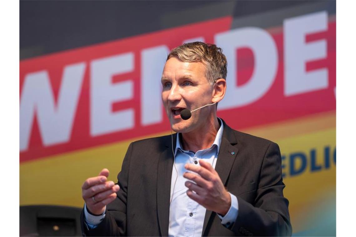 AfD in Thüringen stark - trotz oder wegen Höcke? Björn Höcke, AfD-Spitzenkandidat für die Landtagswahl in Thüringen und Wortführer des rechtsnationalen AfD-Flügels, spricht in Bad Langensalza. Foto: Michael Reichel/dpa