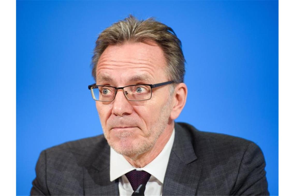 BKA-Präsident Holger Münch: „Die starke Zuwanderung der vergangenen Jahre hat uns vor allem mit Blick auf die Identifikation der Menschen, die zu uns kommen, vor einige Herausforderungen gestellt.“. Foto: Gregor Fischer/dpa