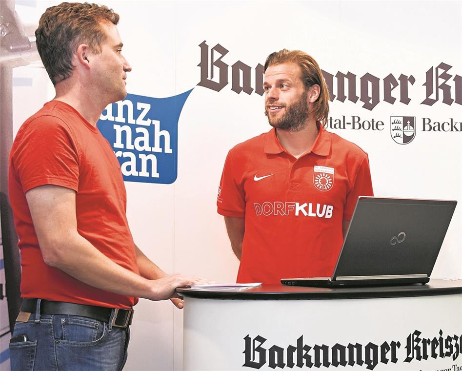 Ein Umbruch mit neuem Trainer soll her BKZ-Redakteur Steffen Grün und der Großaspacher Fußballprofi Timo Röttger hatten ein interessantes Livegespräch. Foto: T. Sellmaier