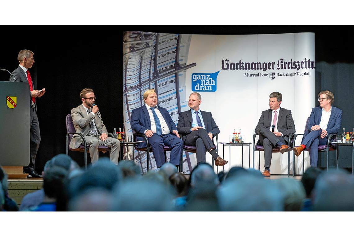 BKZ-Redaktionsleiter Kornelius Fritz (von links) hat Gabriel Nold, Joachim Lux, Heiko Eberhard, Christoph Hald und Johannes Herbrik zu Themen in und um Oppenweiler befragt.  Foto: Alexander Becher