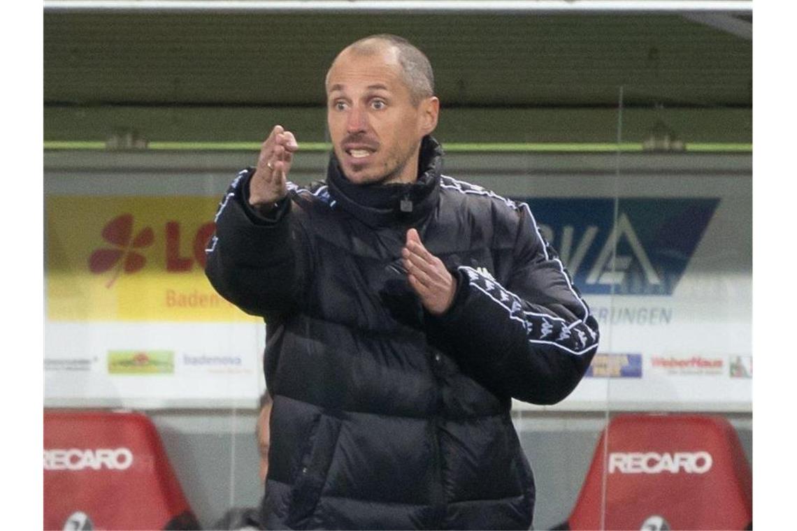 Lichte-Zukunft offen: Mainz wartet mit Trainer-Entscheidung Bleibt Jan-Moritz Lichte Trainer bei Mainz 05 oder muss er gehen?. Foto: Sebastian Gollnow/dpa