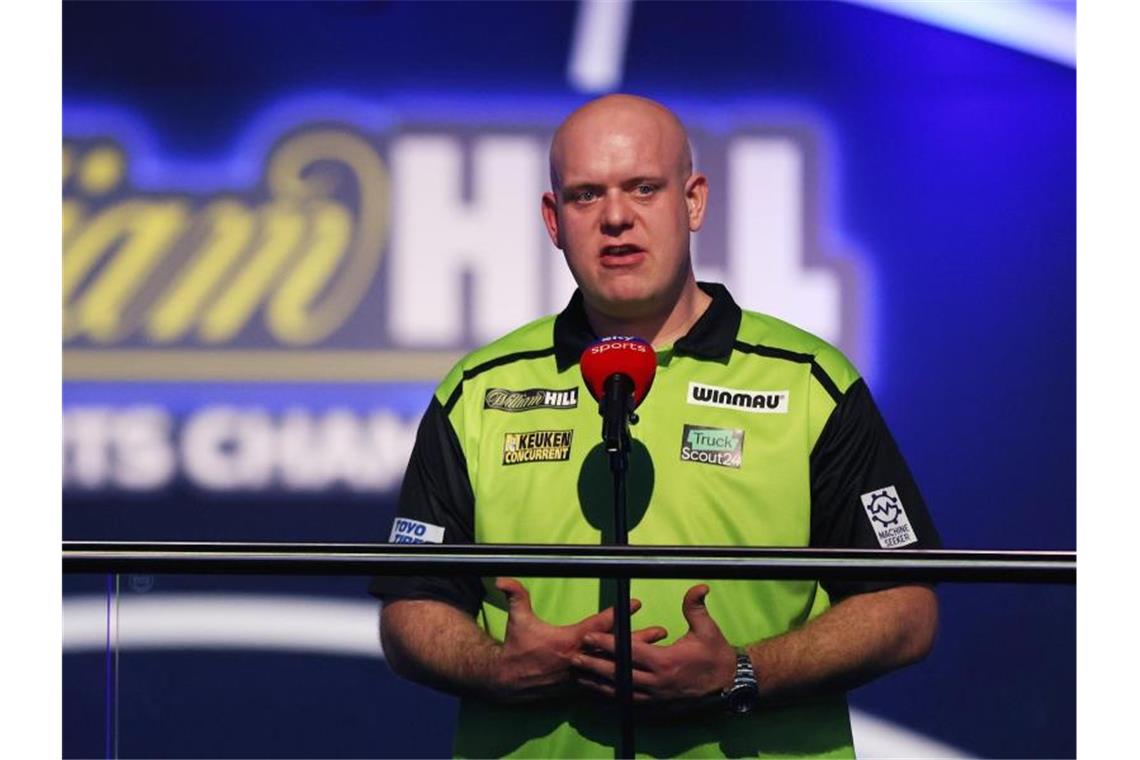 Bleibt vorerst in London: Darts-Star Michael van Gerwen. Foto: Steven Paston/PA Wire/dpa