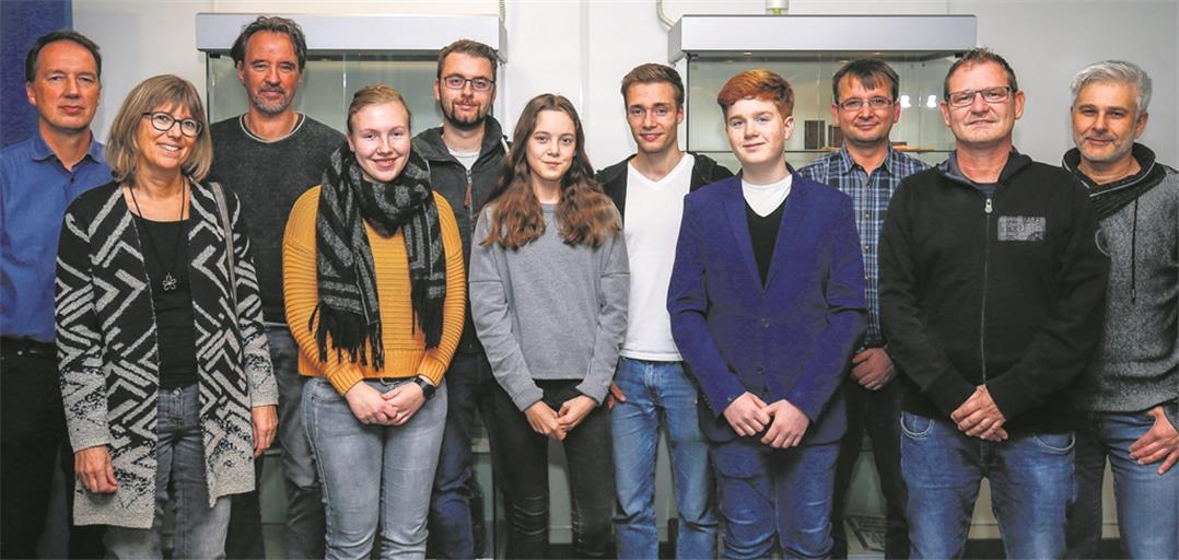 Blende-Gewinner bei der Preisübergabe im technischen Betrieb unserer Zeitung: Ralf Blum, Helga Höfer, Dietmar van der Linden, Adline Elser, Jan Kusche , Clara Susanna Herberts, Silas Weidner, Adrian Schoenenberg, Steffen Wihofszki, Steffen Kirschke und Ingo Müller. Foto: A. Becher