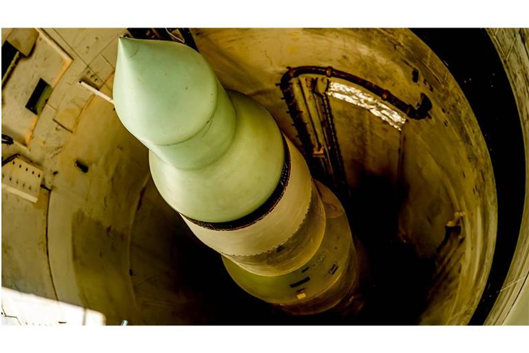 Blick auf das Delta-09 Minuteman-Raketensilo in der kargen Landschaft von South Dakota in den USA.