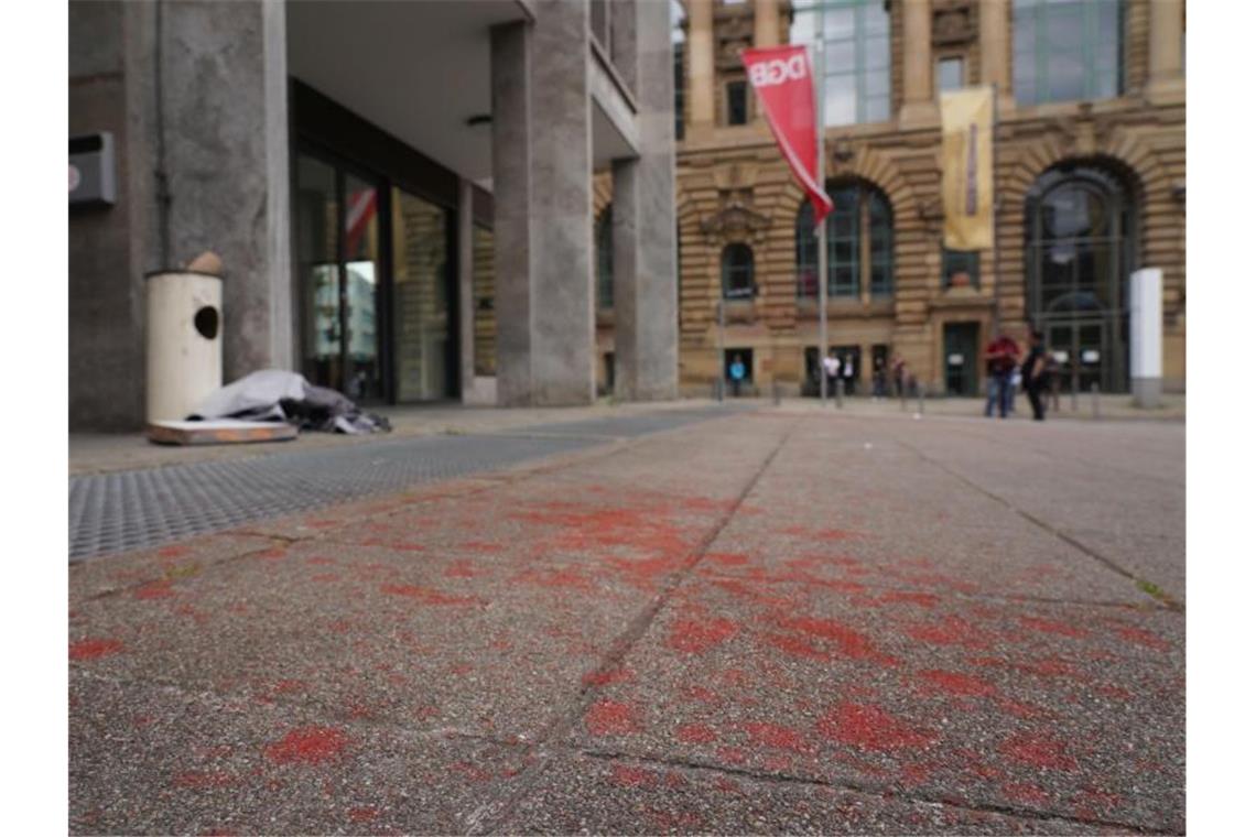 Mutmaßlich rechtsextreme Aktivisten vom DGB-Dach geholt Blick auf das DGB-Haus in der Willy Bleicher Straße. Foto: Andreas Rosar/dpa